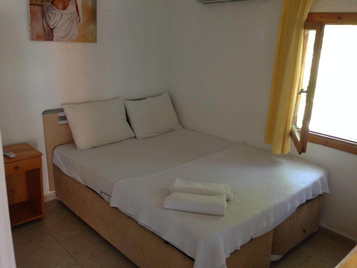 Ferah Hostel Monica'S Place Fethiye Rum bild