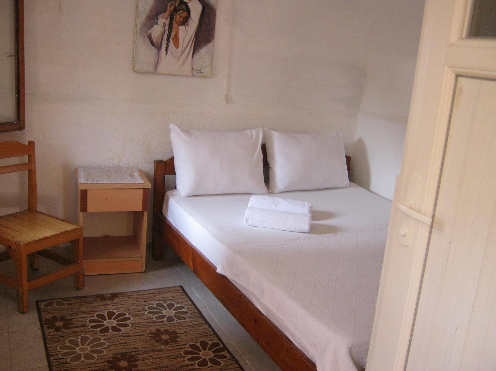 Ferah Hostel Monica'S Place Fethiye Exteriör bild