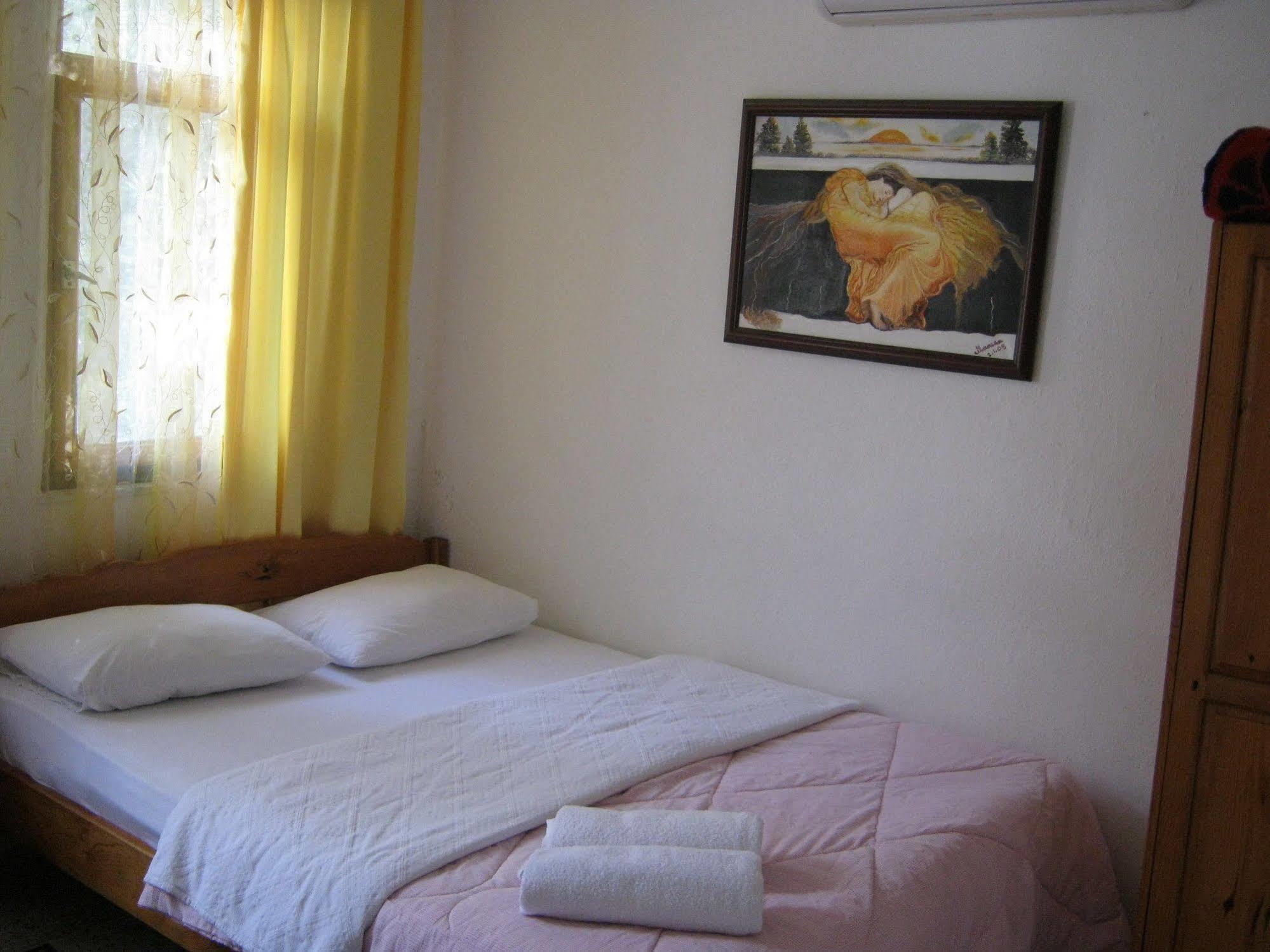 Ferah Hostel Monica'S Place Fethiye Exteriör bild
