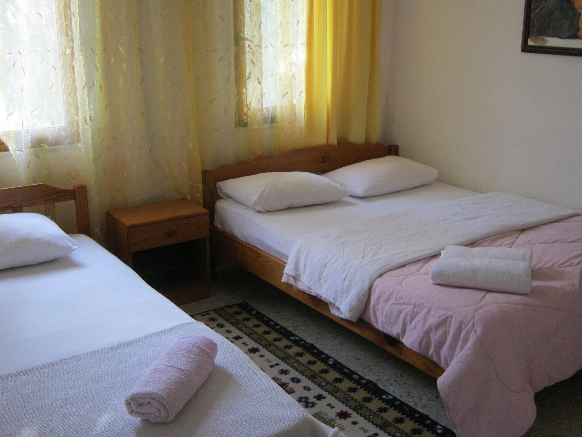Ferah Hostel Monica'S Place Fethiye Exteriör bild